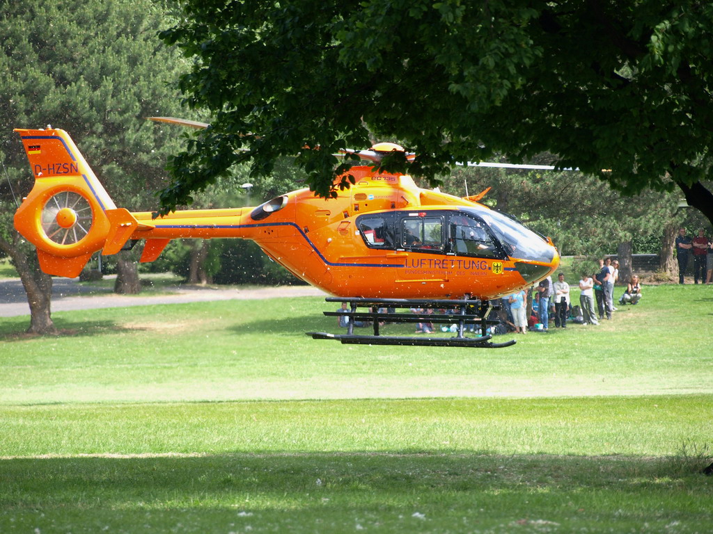 Wasserleiche angespuelt Koeln Deutz Rheinpark Hoehe Zoobruecke P09.JPG